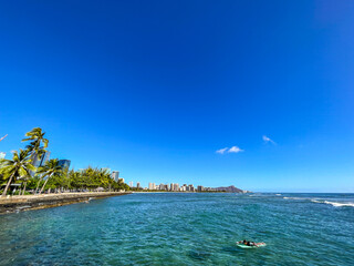 [Hawaii] Beautiful blue sky and beach with Diamond Head