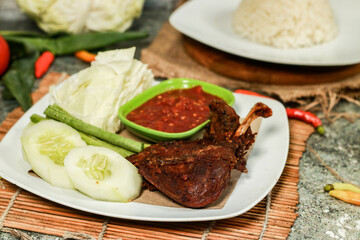 fried duck lalapan with vegetables and chili sauce