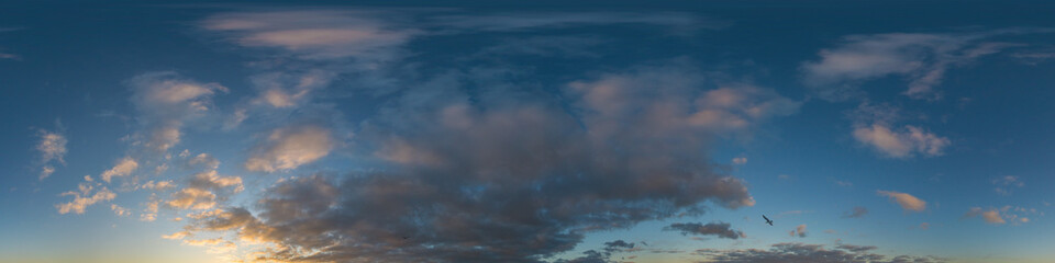 Obraz premium Panorama of a dark blue sunset sky with golden Cumulus clouds. Seamless hdr 360 panorama in spherical equiangular format. Full zenith for 3D visualization, sky replacement for aerial drone panoramas.