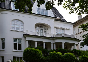 Fototapeta na wymiar Villa at the River Alster in the Hanse City Hamburg