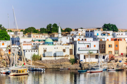 Egypt, Aswan Governorate, Aswan, Nubian village on bank of Nile river