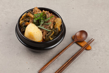 A stew boiled with spices such as potatoes, perilla seeds, green onions, and garlic in pork...