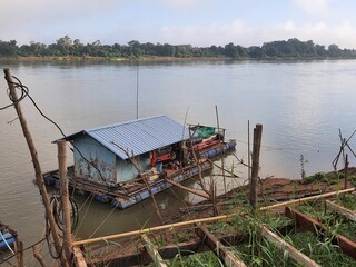 house boat park on the lake 