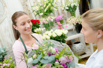 Fototapeta na wymiar florist giving bouquet to customer