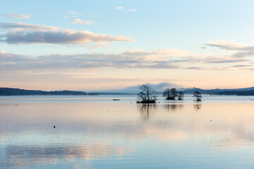 北海道、夜明けの大沼国定公園・11月、日本