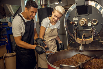 Joyous roasters determining the coffee roast level