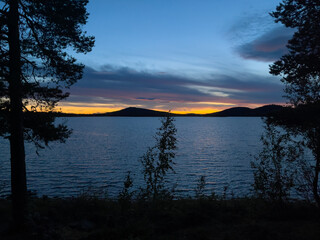 Sonnenuntergang am See Norr-Svergoträsket bei Sorsele, Västerbotten, Schweden