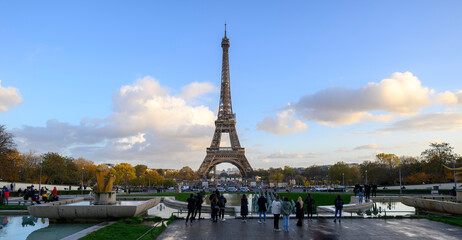 Fototapeta na wymiar Torre eiffel Parigi