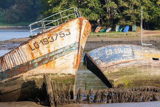 &Eacute;paves de thoniers au cimeti&egrave;re &agrave; bateau de Kerhervy &agrave; Lanester dans le Morbihan