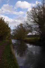 Fototapeta na wymiar a view of the stourbridge canal to the stewponey for the tow path