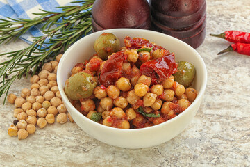 Chickpea beans with dry tomato and olives