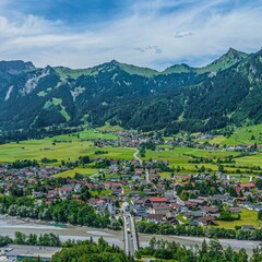 Naklejka na ściany i meble Die Region Reutte in Tirol im Luftbild - Ausblick zum Hahnenkamm bei Höfen