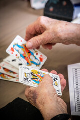 jeux de cartes - personnes agées