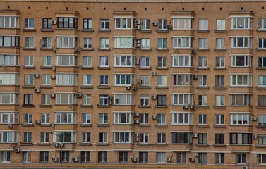 Fototapeta na wymiar windows on the old soviet house