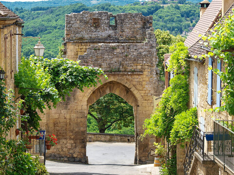 Majestic Bastide of Domme and medieval town of P&eacute;rigord Noir - View to Delbos Gate (Porte de Delbos)