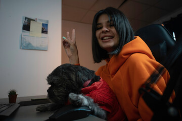 a long-haired puppy and his short-haired and brown-haired owner put their fingers in "V". Background photos for stream and live on social networks.