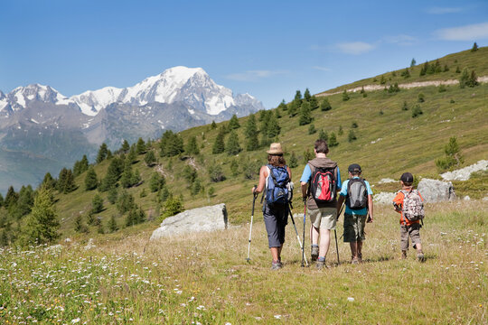 randonn&eacute;e famille en montagne