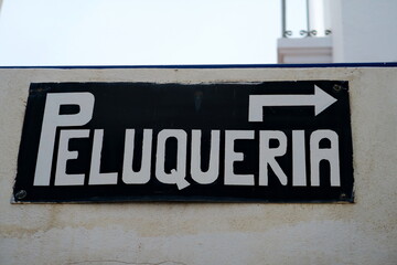 Peluqueria (Coiffeur) Inscription en espagnol sur façade.