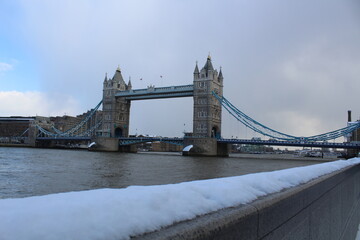 Fototapeta na wymiar Tower bridge snow London