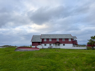 Obraz premium traditional norwegian farmhouse