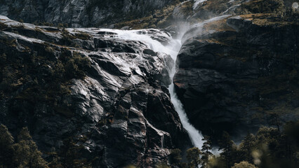 Fototapeta na wymiar Wasserfall im Felsen