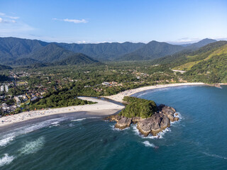 Naklejka premium amazing seaside town with mountains and paradisiacal beach