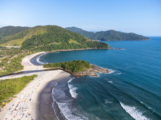 Naklejka premium amazing seaside town with mountains and paradisiacal beach