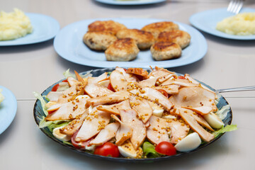 chicken with potatoes and salad