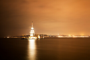 Naklejka premium maiden's tower in istanbul, turkey