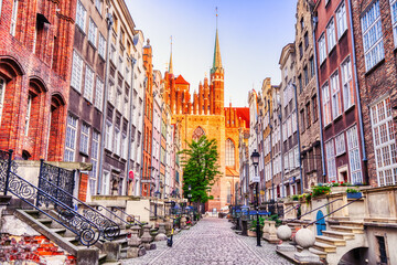 Fototapeta na wymiar Famous Mariacka Street with Basilica of St. Mary in the Background, Gdansk, Poland