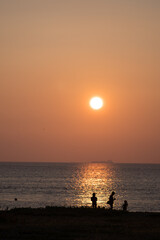 夕焼け　オレンジ　夕暮れ