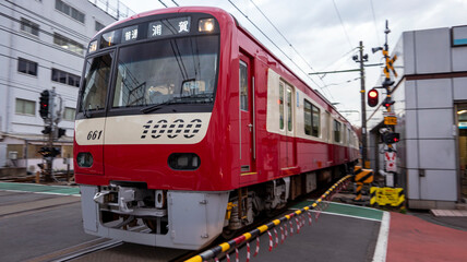 Fototapeta na wymiar 走る赤い電車