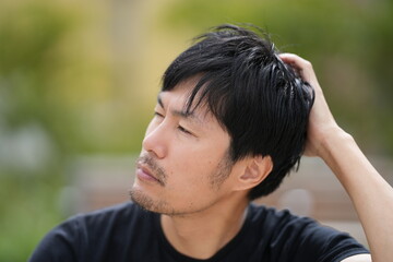 男性の顔のアップ