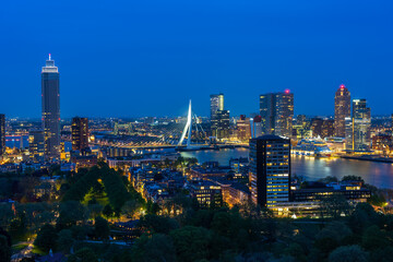 Rotterdam op het blauwe uur