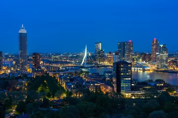 Foto auf Acrylglas Erasmusbrücke Rotterdam zur blauen Stunde