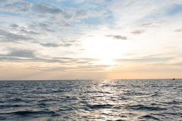 Obraz premium Landscape of sunset seascape at Khao Laem Ya–Mu Ko Samet National Park, Rayong province, Thailand