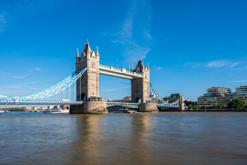 Fototapeta na wymiar View of the famous Tower Bridge and skyline of London, UK