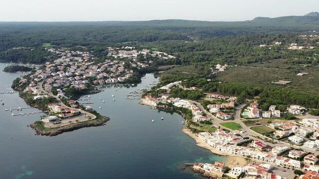 Espagne, sur l'&icirc;le de Minorque, le port naturel d'Addaia et plage d'Arenal d'en Castell