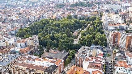 Vista aerea del centro  Oviedo con el parque San francisco