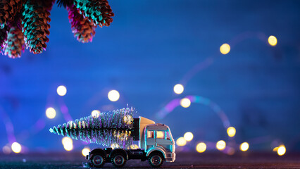 A small truck is transporting a Christmas tree banner