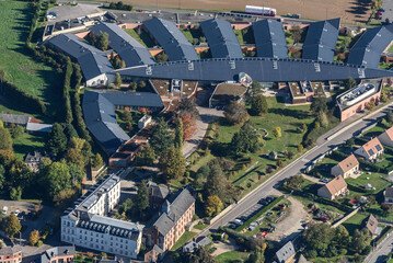 vue aérienne de la maison de retraite d'Harcourt dans l'Eure en France