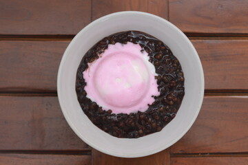 close up of a bowl of black sticky rice porridge