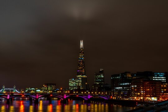 Illuminated London Cityscape On The Riverbank Of Thames At Night - Sightseeing United Kingdom