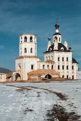 Fototapeta na wymiar Church in the snowy steppe