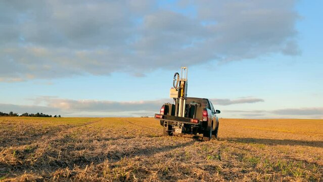 A car that automatically takes soil samples in the field. Soil-centric technology of soil sampling