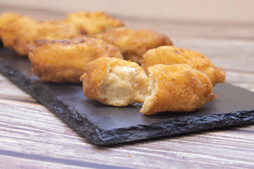 View of a plate of appetizers with home-made croquettes

