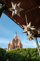 Naklejka premium View of Cathedral of San Miguel Arcangel, Parroquia de San Miguel Arcangel and plaza Allende, blue sky in Guanajuato, Mexico. World Heritage Site