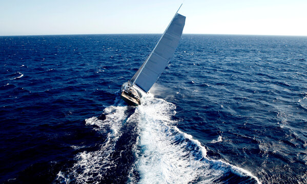 Nacira 67 designed by Axel de Beaufort. The result is a wide planning hull shape equipped with a canting keel, twin rudder direction system and a 30 m high rotating mast.