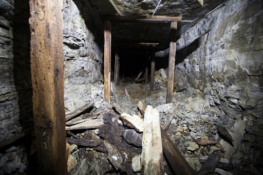 An old mining shaft below Niagara Falls.