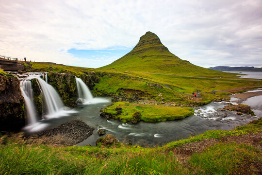 Kirkjufell mountain and Kirkjufellsfoss waterfall, Snaefellsnes Peninsula, Iceland